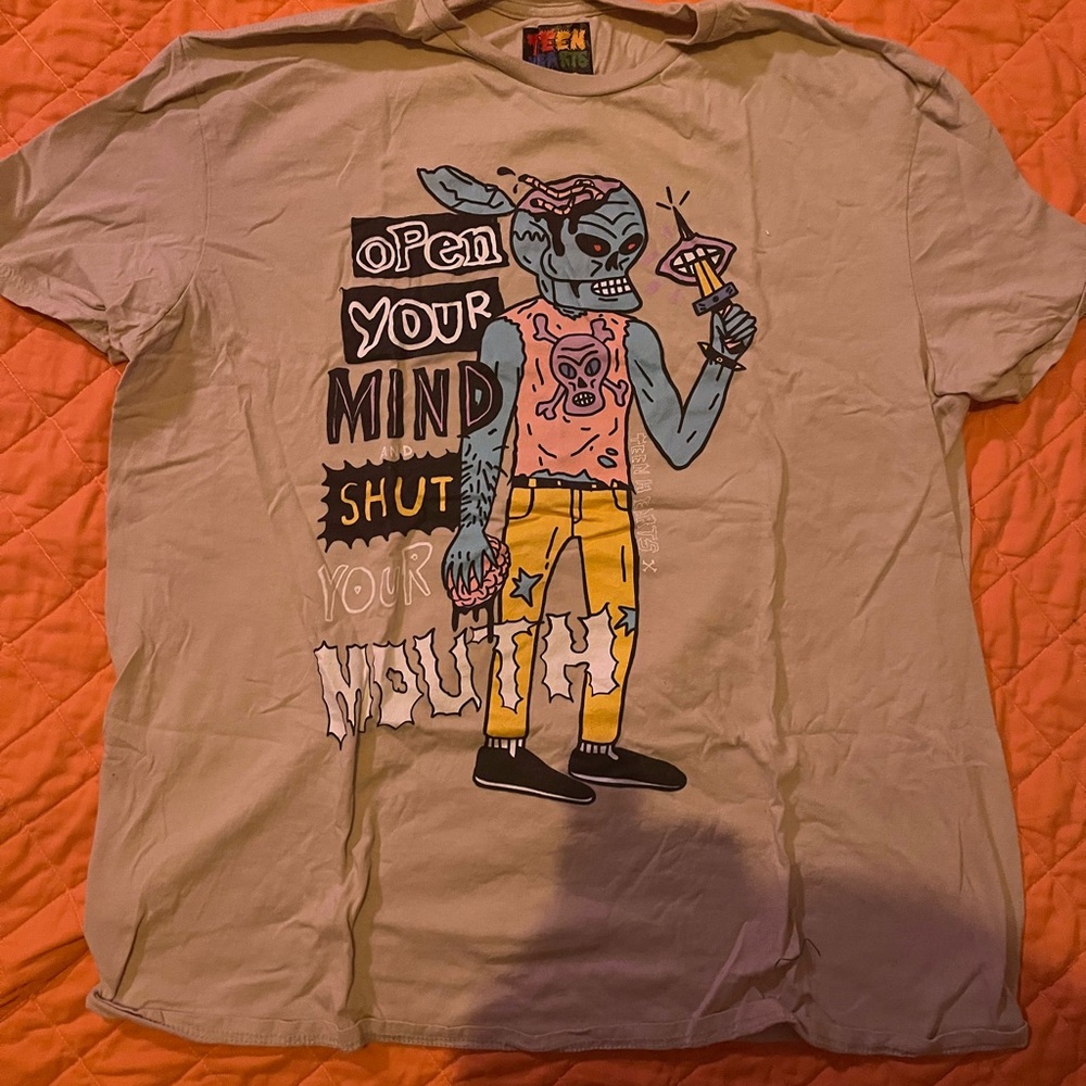 TEEN HEARTS Graphic Tee with Alien Design